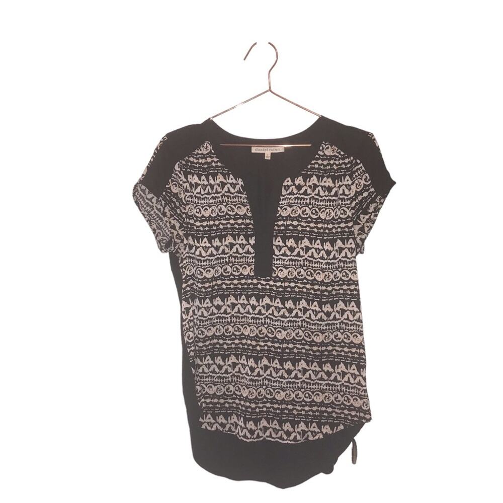 Daniel rainn v neck cap sleeve blouse size small